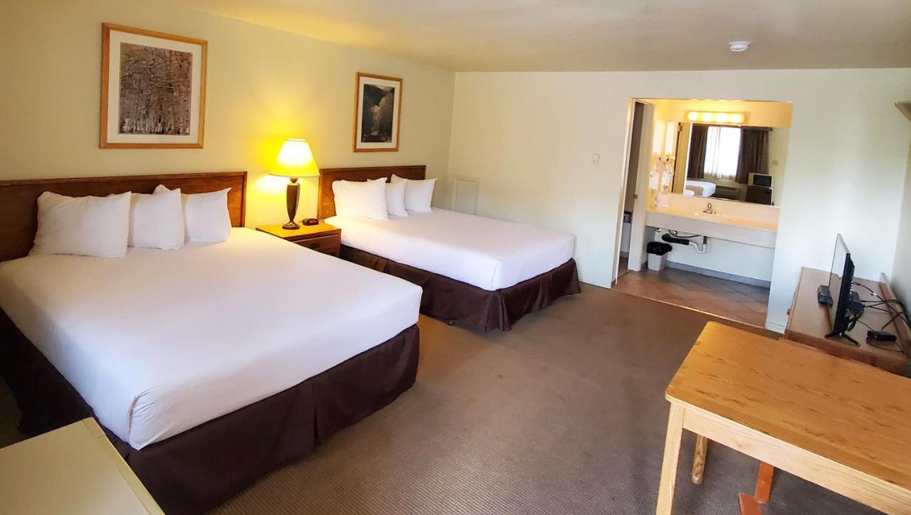 Magnuson Hotel Ely Bagian luar foto