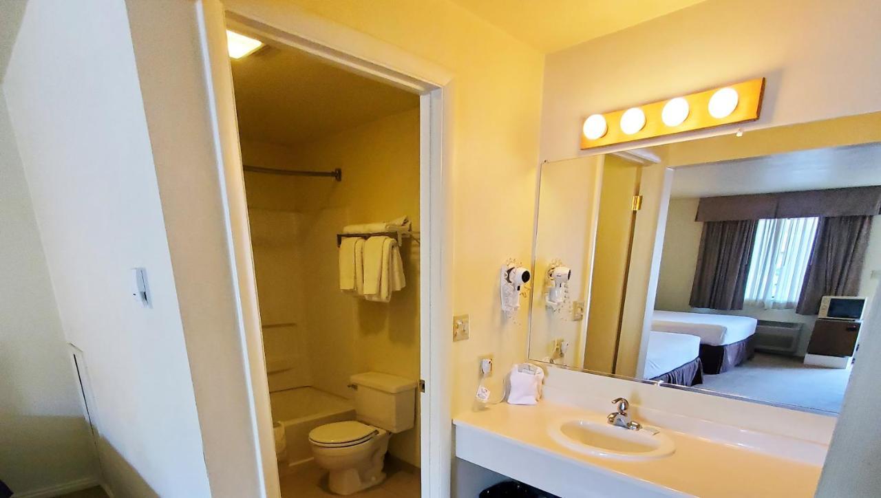 Magnuson Hotel Ely Bagian luar foto