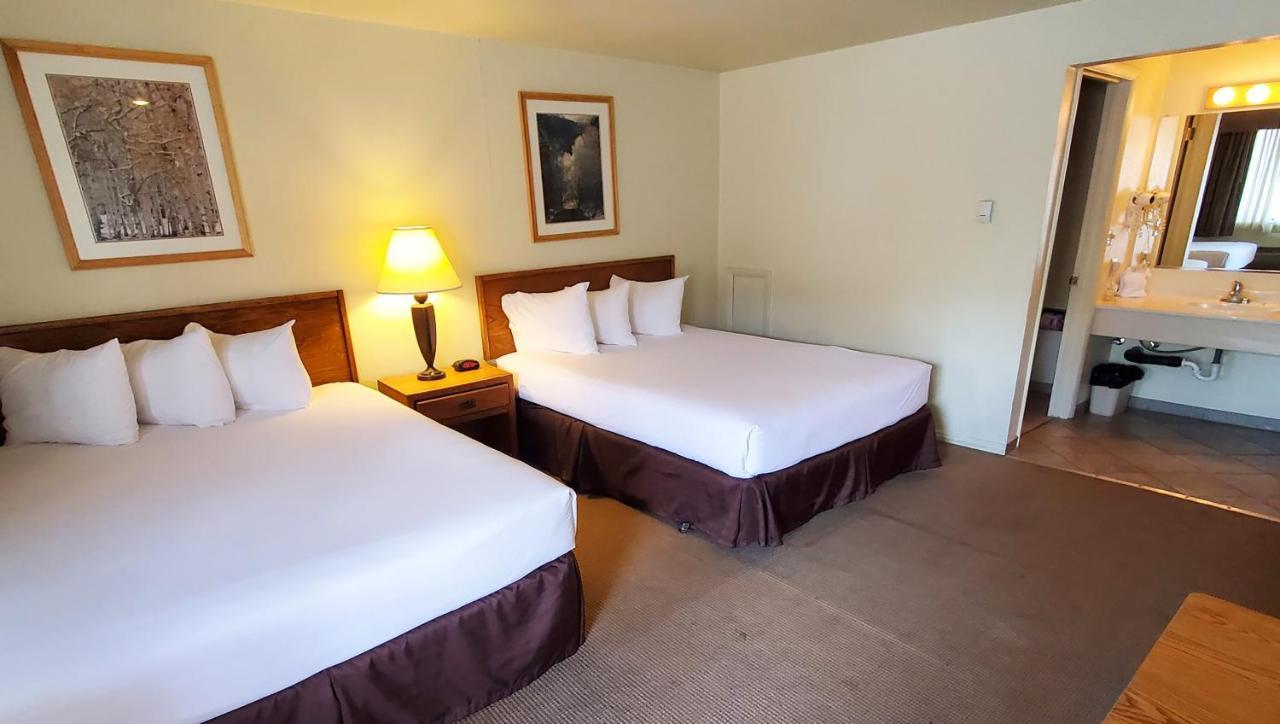 Magnuson Hotel Ely Bagian luar foto