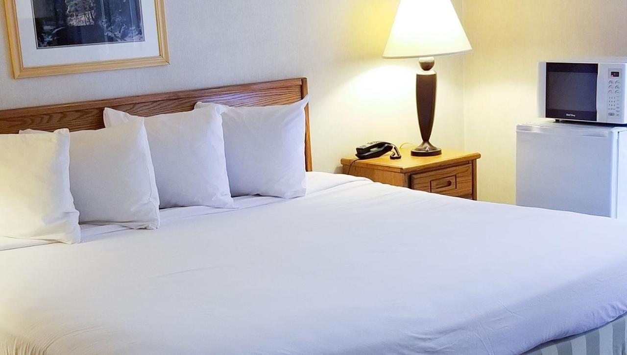 Magnuson Hotel Ely Bagian luar foto