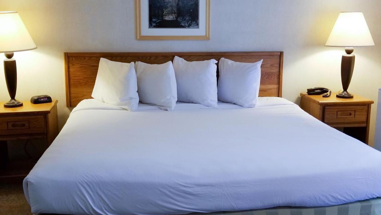 Magnuson Hotel Ely Bagian luar foto