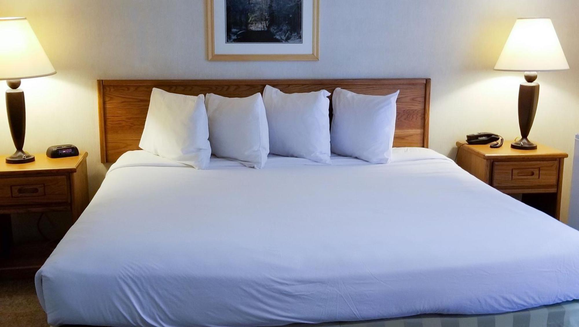 Magnuson Hotel Ely Bagian luar foto